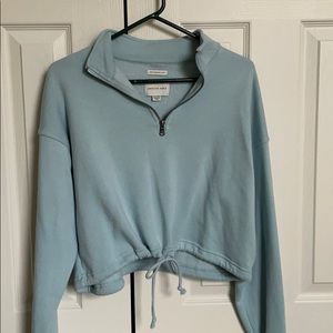 NEVER WORN American Eagle cropped sweatshirt.